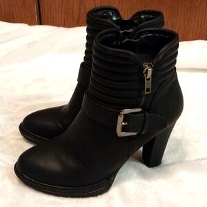 WHITE MOUNTAIN BRAND BUCKLE ZIPUP BLACK HEELED booties size 6